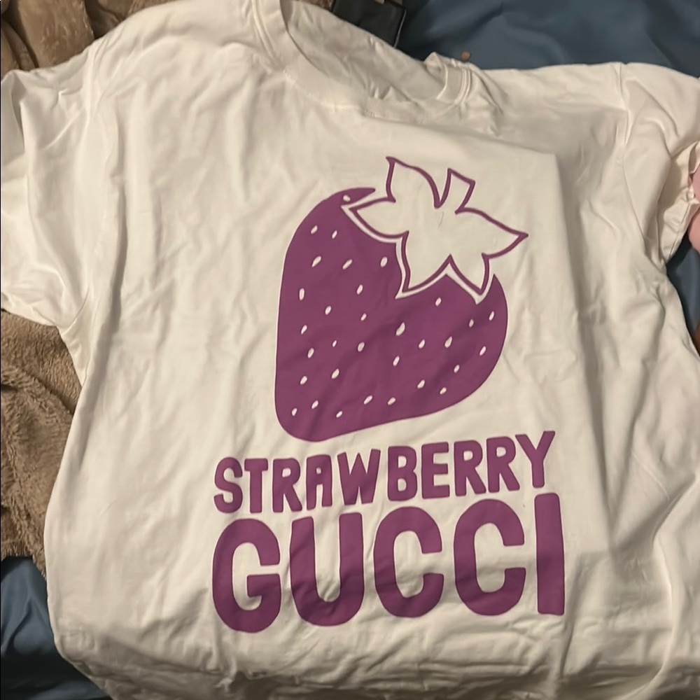 Gucci Kids Strawberry Tee in White and Purple
